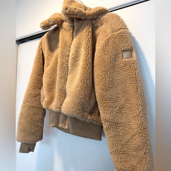 ALO Yoga Jackets & Blazers - ALO YOGA Foxy Sherpa Jacket WARM
